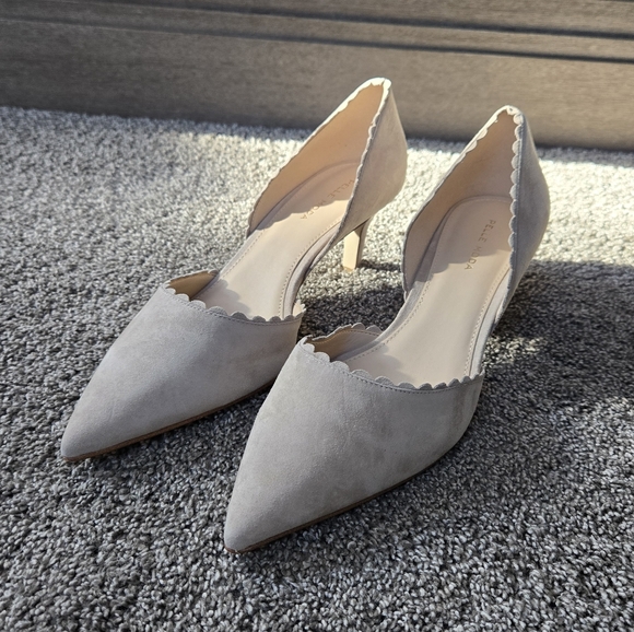 Pelle Moda Kenny Suede Heels with Scallop Trim NEW size 10 - Picture 3 of 10